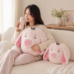 ست عروسک خوک و تراول‌ماگ 🐷☕ | Plush Pig & Travel Mug Set - Image 2