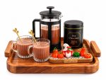 ست هدیه یلدایی هات چاکلت دونفره دینال با سینی چوبی، فرنچ پرس و دکوری کدو - تصویر 3